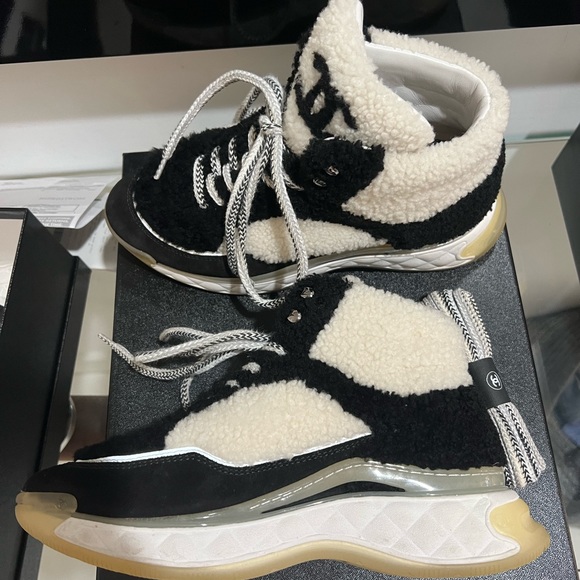 Shearling lamb skin Chanel sneakers amazing condition - Picture 4 of 8